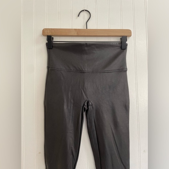 SPANX SPANXshape Faux Leather Vegan Leggings in Black Size MT Medium Tall - Picture 6 of 15